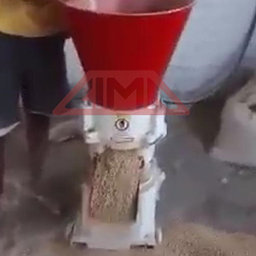 400 kg/h Poultry feed pellet making machine for sale in Tanzania